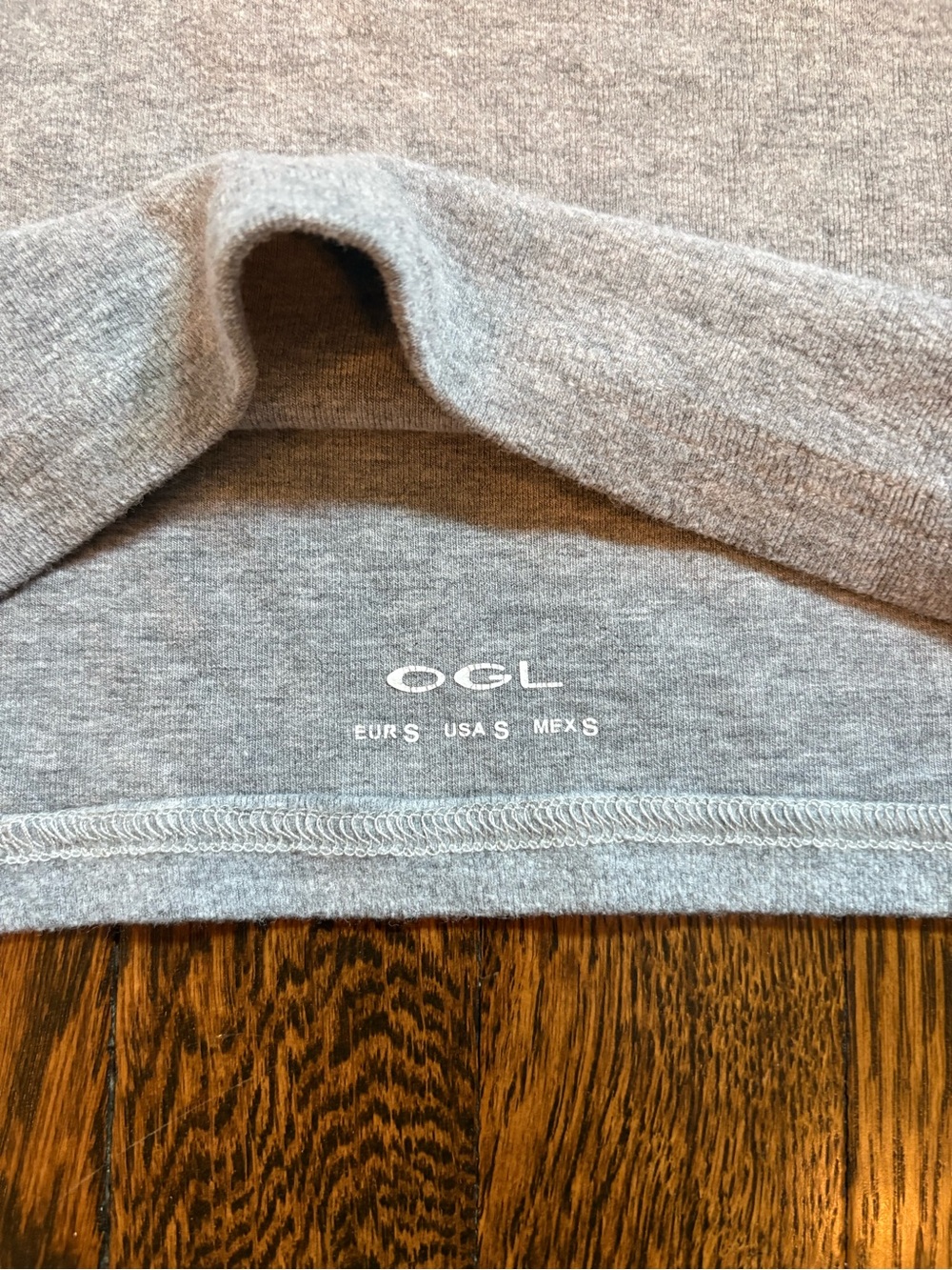 OGL Turtle Neck - Picture 2 of 3
